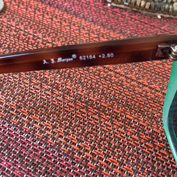 Bifocal sunglasses ( cheaters) so you can read in the sun - Picture 2 of 5